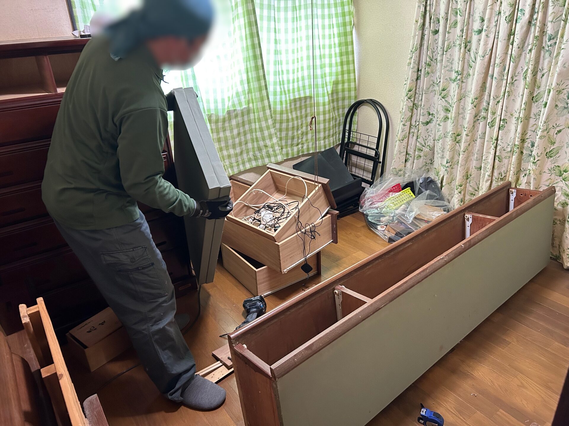 「お部屋一つ分の家電や家具、日用品を回収しました」作業写真