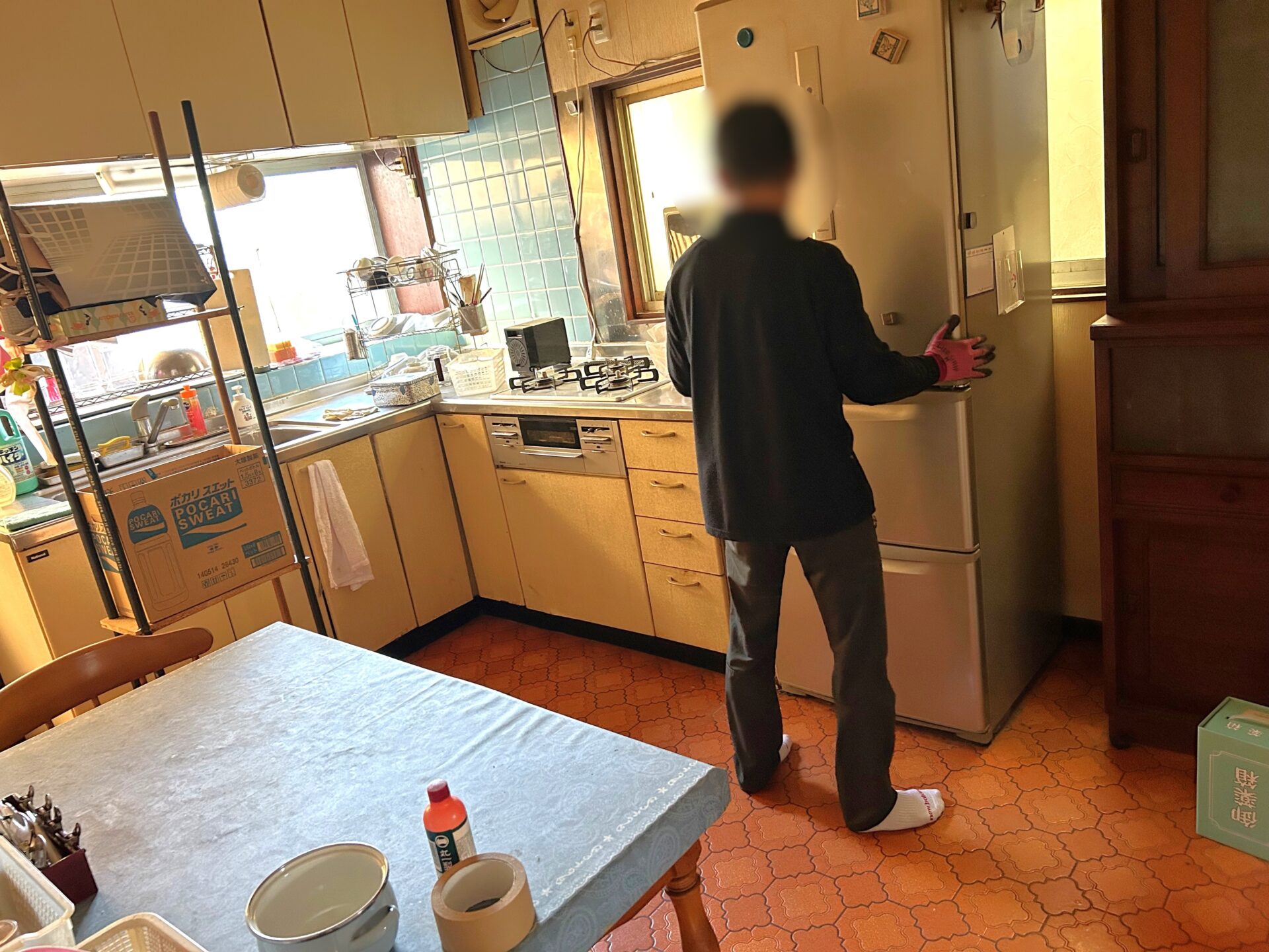 「お家を引き払うため中に残っていた家具などを回収しました」作業写真